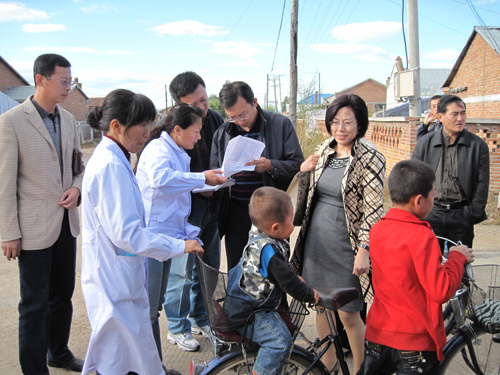 省疾病控制中心马玉杰副主任在黑河市检查指导麻疹疫苗强化免疫活动开展情况